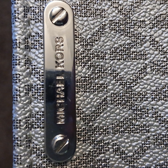 Micheal Kors silver monogram belted hip purse size S/M - Picture 10 of 15